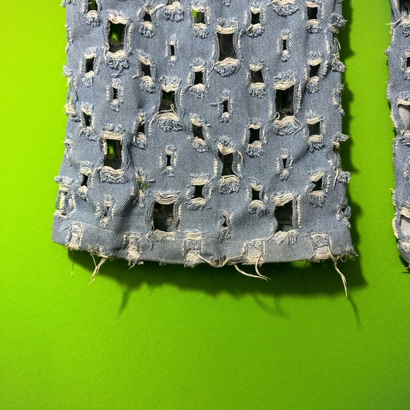 Unique Cutout Jeans - Picture 6 of 8
